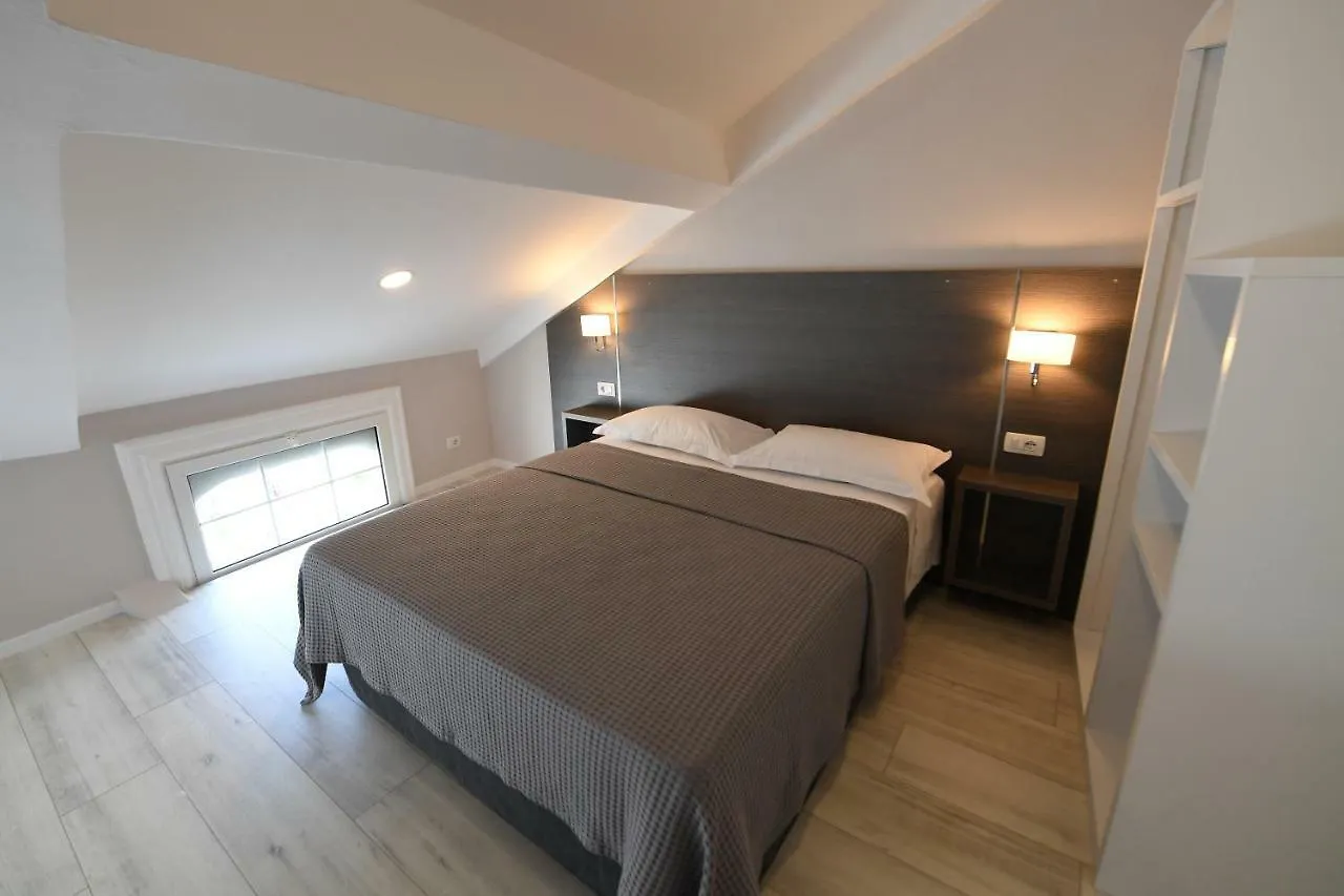 Promenade Hotel Shkoder 3*,